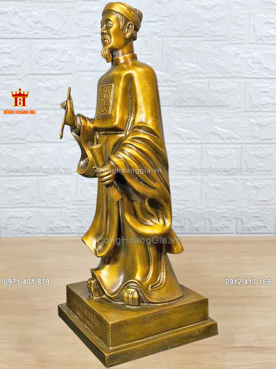 Nguyên liệu đúc tượng Nguyễn Trãi là đồng vàng nguyên chất loại I